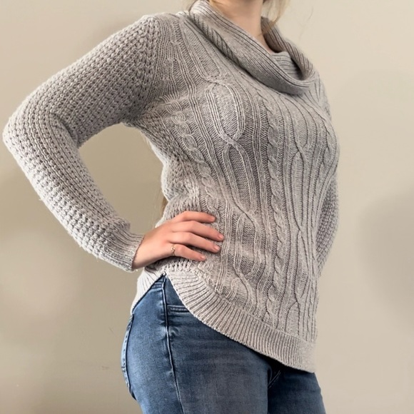 Lily Morgan Cable Knit Grey Sweater - Picture 2 of 2